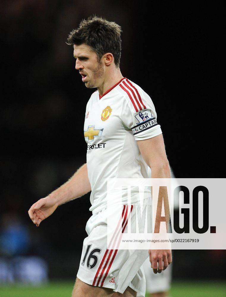 Michael Carrick of Manchester United ManU walks off the pitch after the first half - Barclays Premier League - Bournemouth vs Manchester United - Vitality Stadium - Bournemouth - England - 12th December 2015 - Pic Robin Parker Sportimage . DSC_9109