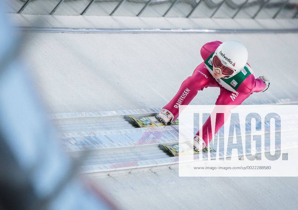 Oberstdorf 29.12.2015, Schattenbergschanze, Oberstdorf, GER, FIS Weltcup Ski Sprung, Vierschanzentournee, Probedurchgang, im Bild Simon Ammann (SUI) Simon Ammann of Switzerland during his Trial Jump for the Four Hills Tournament of FIS Ski jumping Skispringen Ski nordisch World Cup at the Schattenbergschanze, Oberstdorf, Germany on 2015 12 29. EP_fei