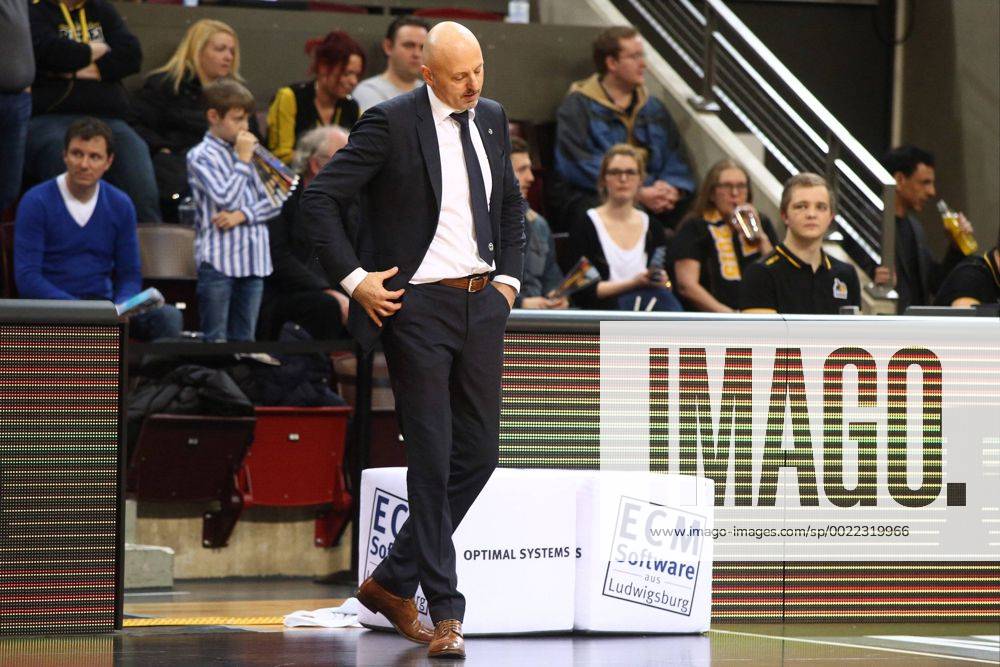Ludwigsburg Head Coach Sasa Obradovic ( ALBA BERLIN ) frustriert, MHP RIESEN Ludwigsburg vs. ALBA Berlin, Basketball, BEKO Basketball Bundesliga, 02.01.2016,