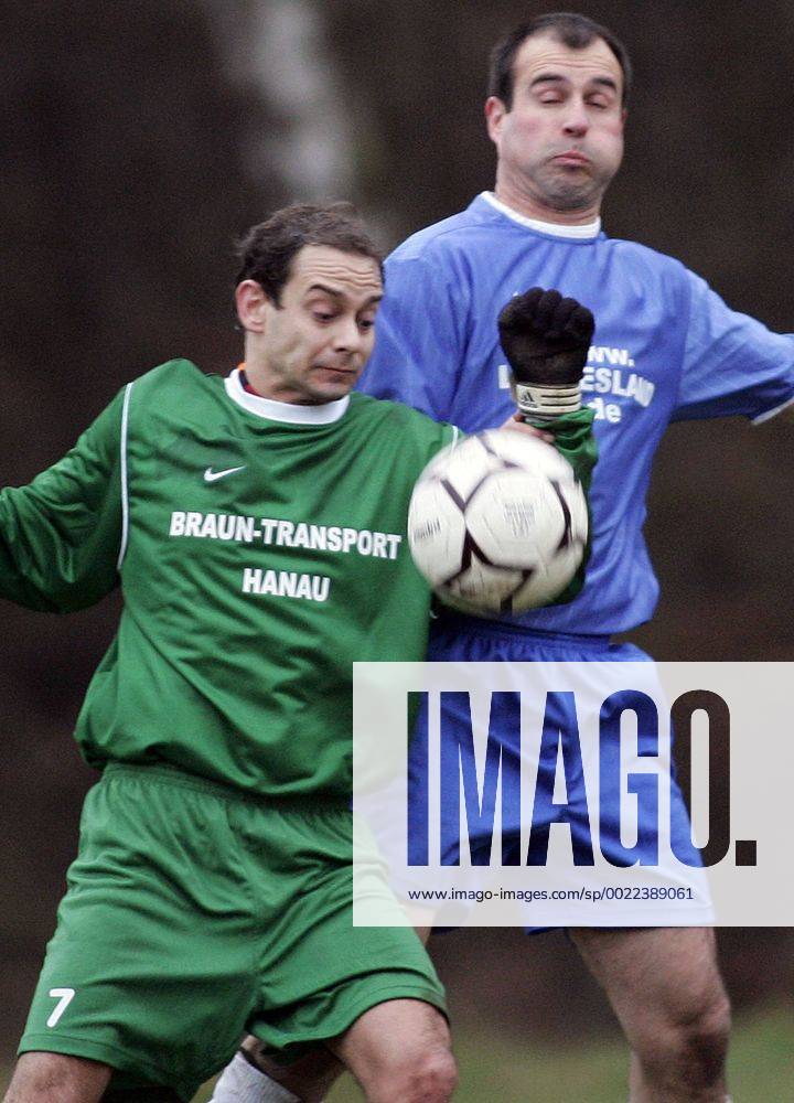 Fussball, Kreisliga B Offenbach, DJK Eintracht Steinheim - TSV Klein-Auheim Fussball, Kreisliga B Offenbach, DJK Eintracht Steinheim - TSV Klein-Auheim, Michele Giamblanco (S, li), Christian Schmidt (K, re)