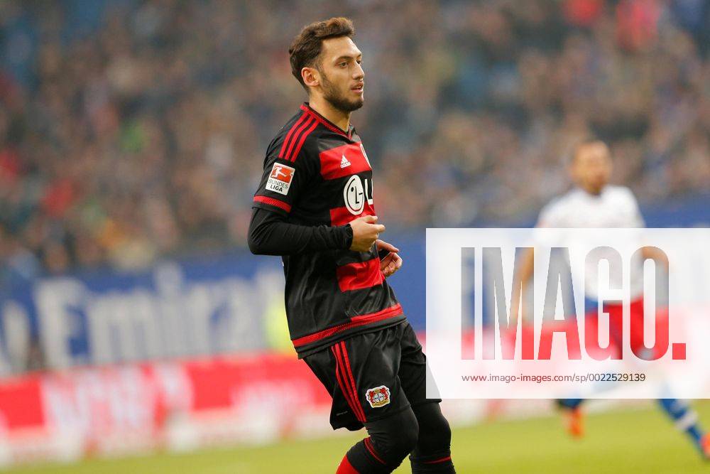 - Fußball, 1. Bundesliga 2015 16, Hamburger SV - Bayer 04 Leverkusen: Hakan Calhanoglu (Bayer 04 Leverkusen, 10)