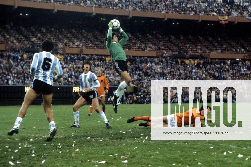 WM Finale 1978, Torwart Ubaldo Fillol (Argentinien) fängt den Ball ab