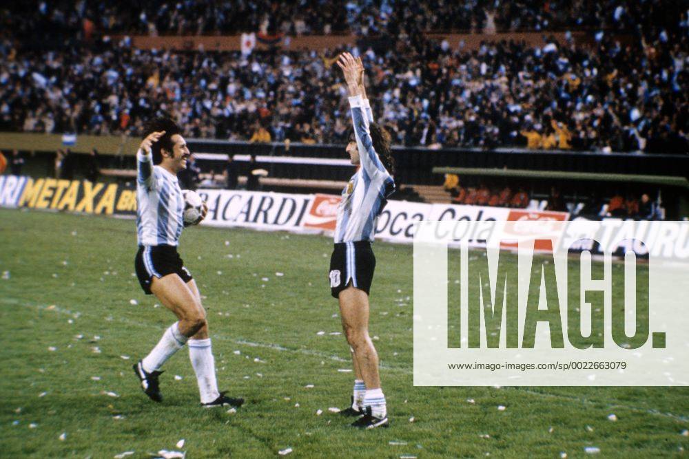 WM Finale 1978, Leopoldo Luque und Torschütze Mario Kempes (beide Argentinien) jubeln