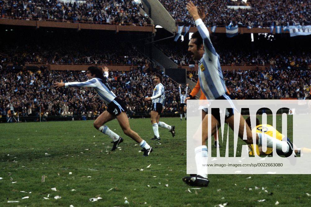 WM Finale 1978, Leopoldo Luque und Torschütze Mario Kempes (beide Argentinien) jubeln