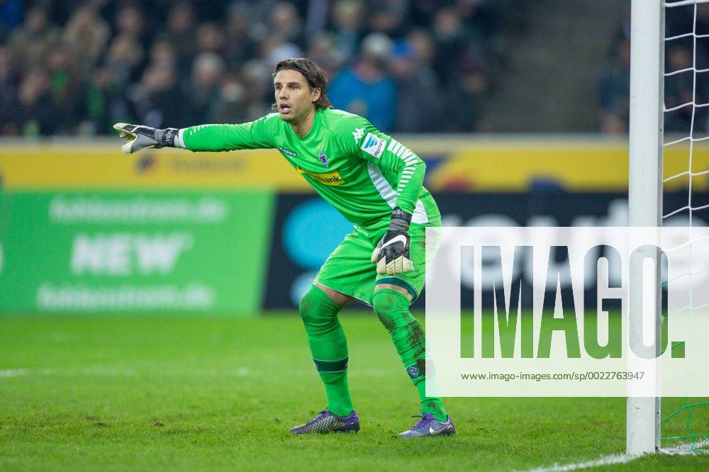Moenchengladbach Torwart Yann Sommer (Borussia Moenchengladbach 1) gibt Anweisungen beim Fussball Bundesligaspiel zwischen Borussia Moenchengladbach und dem SV Werder Bremen am 05.02.2016,