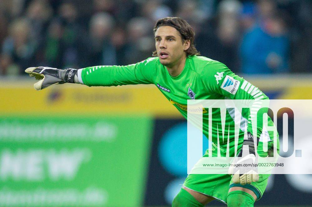 Moenchengladbach Torwart Yann Sommer (Borussia Moenchengladbach 1) gibt Anweisungen beim Fussball Bundesligaspiel zwischen Borussia Moenchengladbach und dem SV Werder Bremen am 05.02.2016,