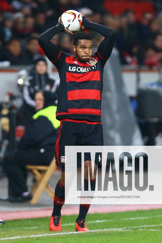 Leverkusen Jonathan Tah ( 4, Bayer 04 Leverkusen) beim Einwurf, Bayer Leverkusen vs. SV Werder Bremen, Fussball, DFB Pokal, 09.02.2016,