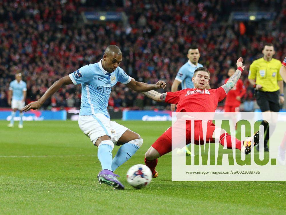 Manchester City s Fernandinho scoring his sides opening goal - Capital One Cup Final - Liverpool vs Manchester City - Wembley Stadium - London - England - 28th February 2016 - Pic David Klein Sportimage .