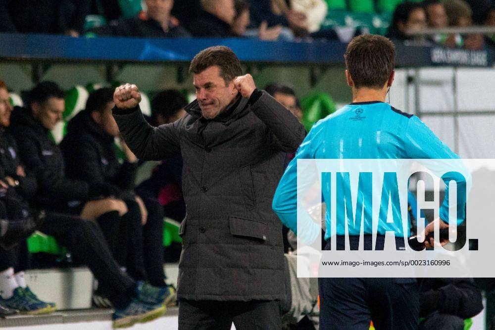 Fußball, UEFA Champions League, VfL Wolfsburg - KAA Gent; h2 Jubel nach dem Spiel, Jubel über den Sieg, Freude, Emotion, Jubel.