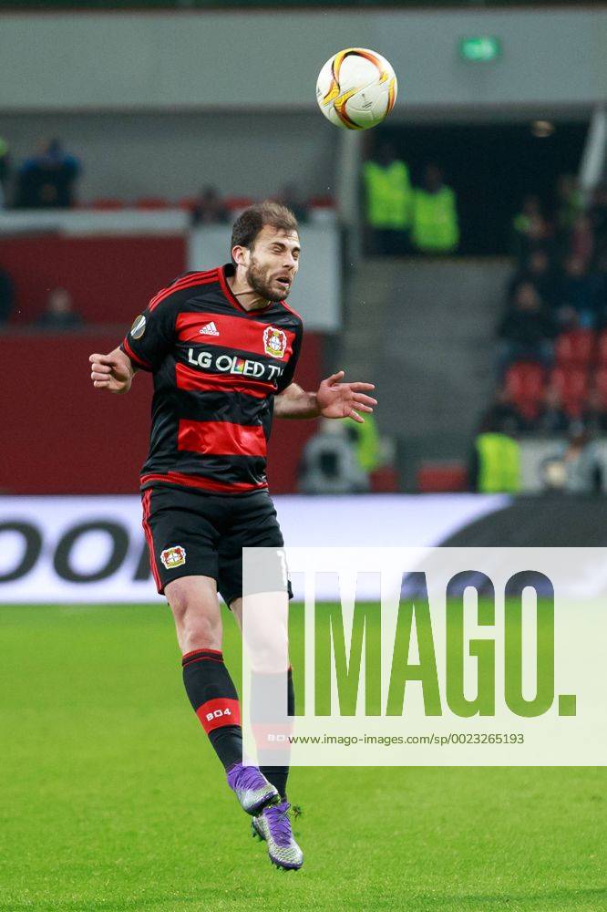 Leverkusen Admir Mehmedi (Bayer 04 Leverkusen 14) bei einem Kopfball beim Europa League Achtelfinal-Spiel zwischen Bayer 04 Leverkusen und FC Villareal am 17.03.2016,