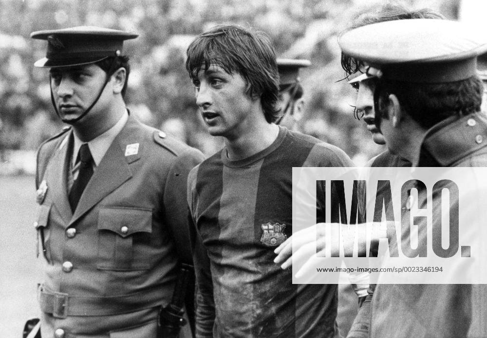 An archive picture dated 11 Ferbruary 1975 that shows FC Barcelona Barca Dutch captain Johan Cruyff as he is forced to abandon the field by the Armed Police after being expelled by the referee during a Liga Barcelona - Malaga match in which the rival won 3-2, in Malaga, Andalusia, Spain. Cruyff died at 68 in Barcelona, 24 March 2016, after months of fighting a loan cancer. DUTCH SOCCER COACH JOHAN CRUYFF DIES AT 68 IN BARCELONA !ACHTUNG: NUR REDAKTIONELLE NUTZUNG! CRU002 20160324-635944420376052649