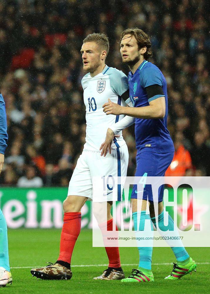 Wembley Stadium, London, England. International Football Friendly England versus Netherlands. England Forward Jamie Vardy and Netherlands Defender Daley Blind jostle during an England corner Kertonx ActionPlus11723531