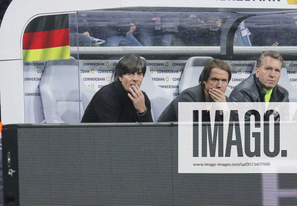 DFB Bundestrainer Joachim Jogi LOEW, LÖW,Thomas SCHNEIDER, DFB Co-Trainer, Andreas KOEPKE , Torwarttrainer DFB AssistenztrainerHalbfigur, Freisteller , Aktion, Einzelbild, Portrait, Porträt, reden, diskutieren, streiten, unterhalten, Aktion DEUTSCHLAND - ITALIEN (4 -1 ) Freundschaftsspiel, friendly match, Deutsche Fussball Nationalmannschaft, DFB am 29.03.2016 in Muenchen.