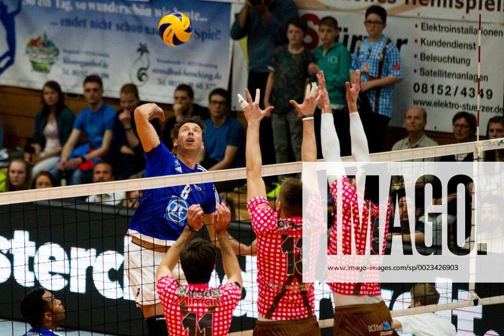 Herrsching Angriff Bjoern Andrae ( 8, Friedrichshafen); Volleyball Bundesliga Herren Play-Off Viertelfinale, Nikolaushalle, Herrsching Germany, 20160331; Partie TSV Herrsching vs VfB Friedrichshafen;