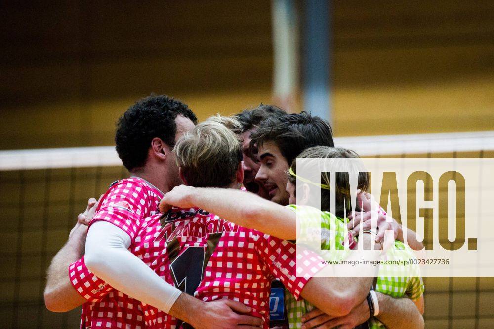 Herrsching Hergang beim Jubel - Daniel Malescha (11 Herrsching) rechts; Volleyball Bundesliga Herren Play-Off Viertelfinale, Nikolaushalle, Herrsching Germany, 20160331; Partie TSV Herrsching vs VfB Friedrichshafen;