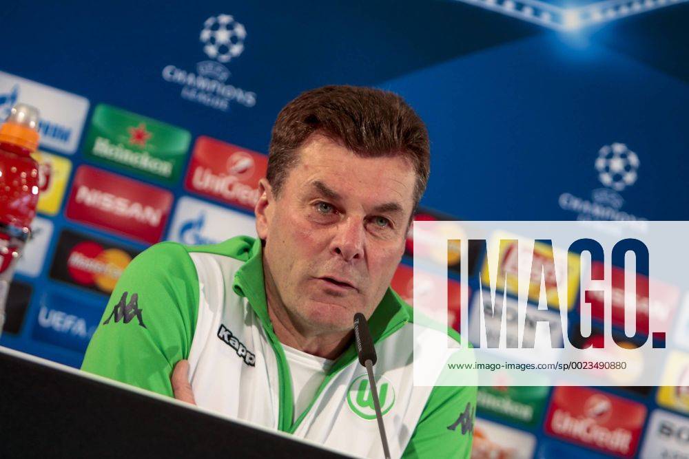 Fußball, UEFA Champions League, Pressekonferenz und Abschlusstraining VfL Wolfsburg und Real Madrid; Dieter Hecking (Cheftrainer Wolfsburg) Portrait, Porträt, Einzelbild Pressekonferenz, PK, Presserunde.