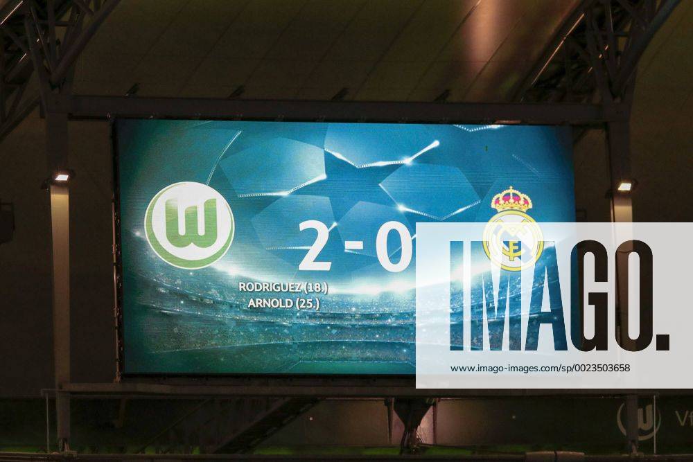 Fußball, UEFA Champions League, VfL Wolfsburg - Real Madrid CF; Anzeigetafel Ergebnis Habzeit Halftime 2:0 2-0.