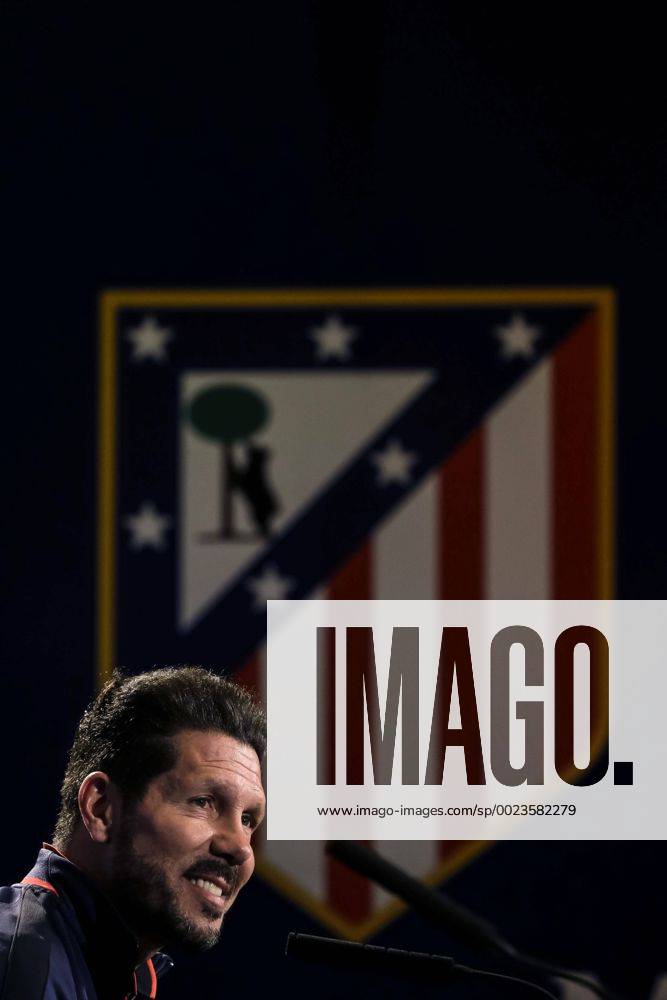 Themen der Woche SPORT Atletico Madrid s Argentinian head coach Diego Simeone during the press conference PK Pressekonferenz held at Vicente Calderon stadium in Madrid, Spain on 12 April 2016. FC Barcelona Barca will face Atletico Madrid in a Champions League second leg quarter finals soccer match the upcoming 13 April. Atletico Madrid s press conference !ACHTUNG: NUR REDAKTIONELLE NUTZUNG! 20160412-635960843274291482