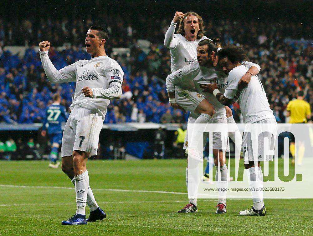 Themen der Woche SPORT Real Madrid Portuguese forward Cristiano Ronaldo (L) celebrates his second goal for the team before Wolfsburg during a Champions League quarter final second leg match held at Santiago Bernabeu Stadium in Madrid, Spain, 12 April 2016. REAL MADRID VS WOLFSBURGO !ACHTUNG: NUR REDAKTIONELLE NUTZUNG! RMD005 20160412-635960927285046358