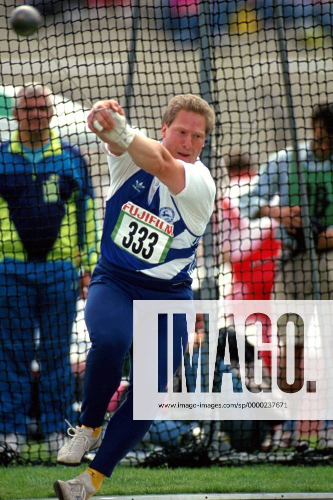 Mario Tschierschwitz (Deutschland) beim Hammerwurf Leichtathletik LM Herren Deutsche Meisterschaft 1993, DM, Landesmeisterschaft, Hammer, Hammerwerfen Einzelbild Wedau-Stadion Duisburg Dynamik,