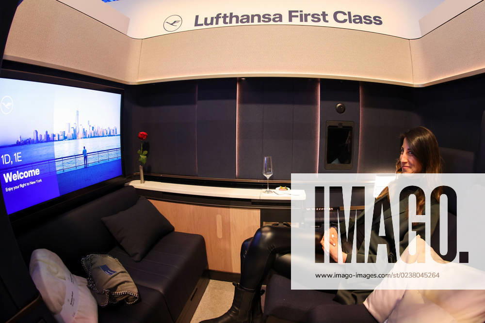 Berlin am 28.02.2023 Lufthansa Allegris Launch Event, Lufthansa präsentiert neues Kabinenprodukt v.l., Platz bis zu Vier Personen, die First Class Suite Plus