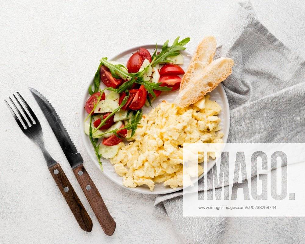 Scrambled eggs plate. High resolution photo. scrambled eggs plate. High quality photo; rappelte Eier Teller hohe Auflösung Foto rappelte Eier Teller hohe Qualität Foto IST_35069_08153