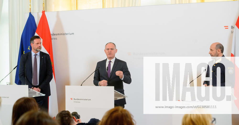 20230306 Praesentation der Kriminalstatistik 2022 WIEN, OESTERREICH - 6. MAERZ: Direktor des Bundeskriminalamtes Andreas Holzer, Innenminister Gerhard Karner (OEVP) und Generaldirektor fuer die oeffentliche Sicherheit Franz Ruf bei der Praesentation der Kriminalstatistik 2022 im Innenministerium am 6. Maerz, 2023 in Wien, Oesterreich. 230306_SEPA_32_022