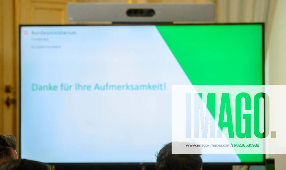 20230306 Praesentation der Kriminalstatistik 2022 WIEN, OESTERREICH - 6. MAERZ: Das Display nach der Praesentation der Kriminalstatistik 2022 im Innenministerium am 6. Maerz, 2023 in Wien, Oesterreich. 230306_SEPA_32_047