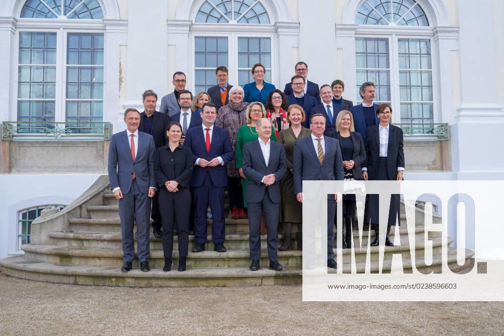 Kabinettklausur auf Schloss Meseberg Aktuell,06.03.2023 Schloss Meseberg, Familienfoto des Kabinett von Bundeskanzler Scholz bei der Klausurtagung des Bundeskabinetts im Gaestehaus Schloss Meseberg Meseberg Brandenburg