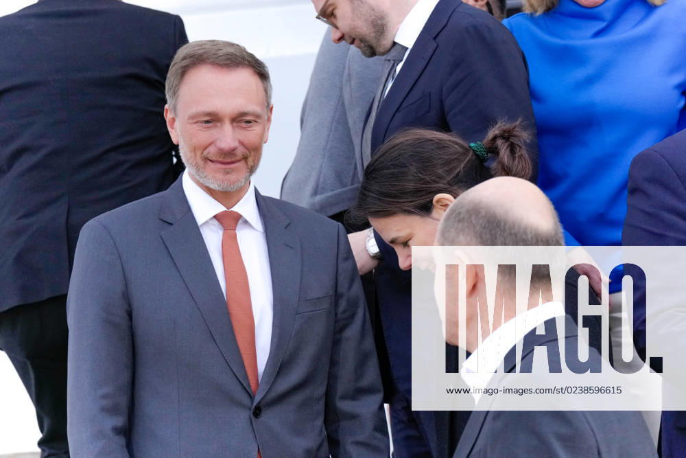 Kabinettklausur auf Schloss Meseberg Aktuell,06.03.2023 Schloss Meseberg, Bundesfinanzminister Christian Lindner (FDP) mit Bundesaussenministerin Annalena Baerbock (Gruene) und Bundeskanzler Olaf Scholz (SPD) bei den Pressekonferenz nach der Klausurtagung des Bundeskabinetts bei der Klausurtagung des Bundeskabinetts im Gaestehaus Schloss Meseberg Meseberg Brandenburg