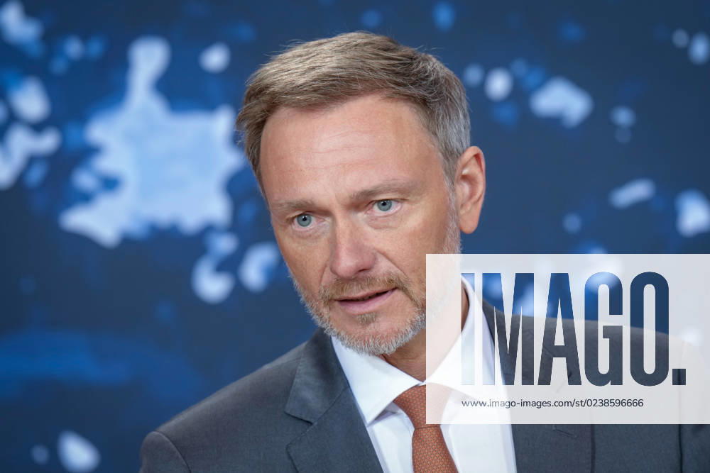 Kabinettklausur auf Schloss Meseberg Aktuell,06.03.2023 Schloss Meseberg, Bundesfinanzminister Christian Lindner (FDP) im Portrait bei den Pressekonferenz nach der Klausurtagung des Bundeskabinetts bei der Klausurtagung des Bundeskabinetts im Gaestehaus Schloss Meseberg Meseberg Brandenburg