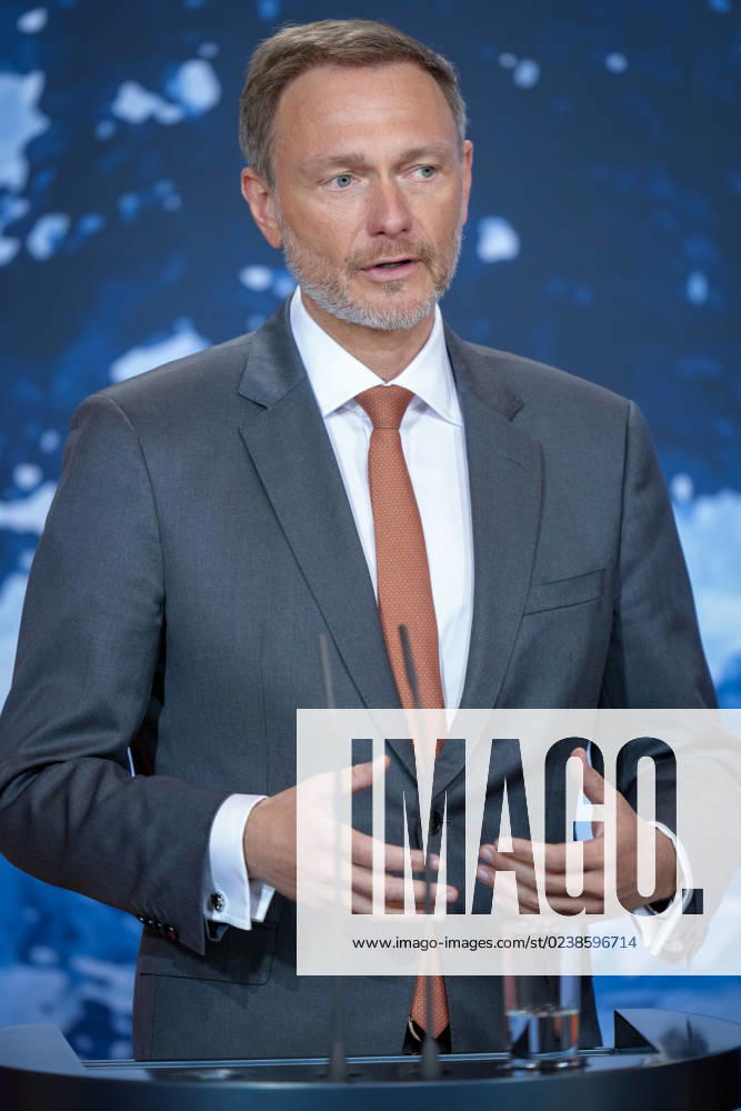 Kabinettklausur auf Schloss Meseberg Aktuell,06.03.2023 Schloss Meseberg, Bundesfinanzminister Christian Lindner (FDP) im Portrait bei den Pressekonferenz nach der Klausurtagung des Bundeskabinetts bei der Klausurtagung des Bundeskabinetts im Gaestehaus Schloss Meseberg Meseberg Brandenburg