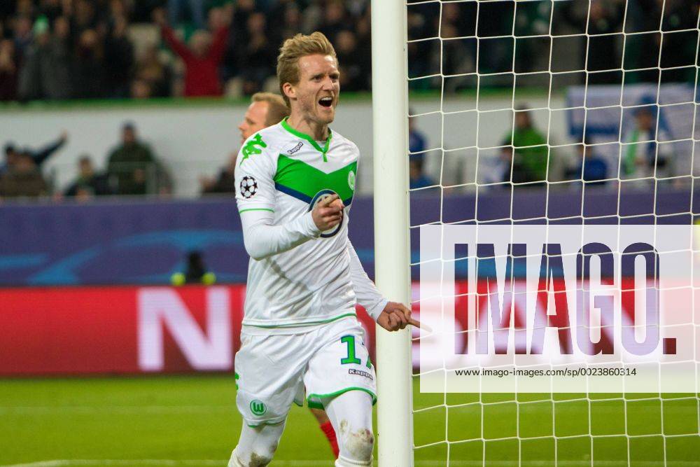 Fußball, UEFA Champions League, VfL Wolfsburg - KAA Gent; Andre Schürrle (Wolfsburg, 17) Jubel, Torjubel, Freude, Emotion, Torerfolg, Aktion, action, goal, goal celebration, celebrates.