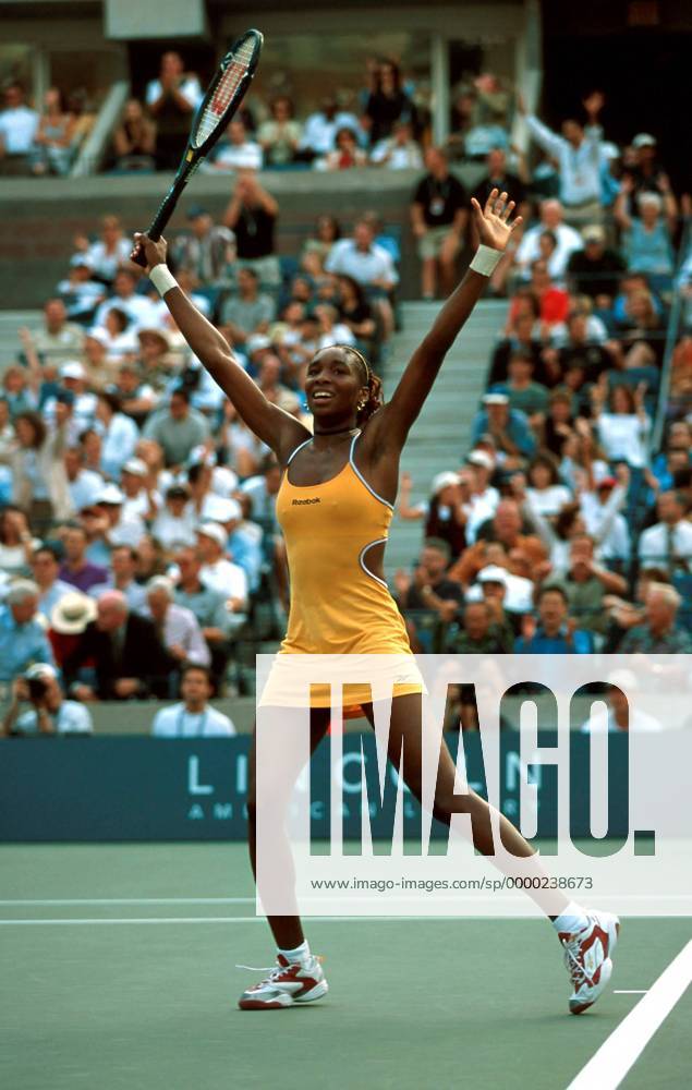 Venus Williams (USA) jubelt über ihren Sieg bei den US Open 2000 Tennis Damen US Open 2000, Grand Slam, WTA-Tour, Hartplatz, Hardcourt, Hartplatzturnier, Hartplatztennis Einzelbild Flushing Meadow New York Begeisterung, Freude,