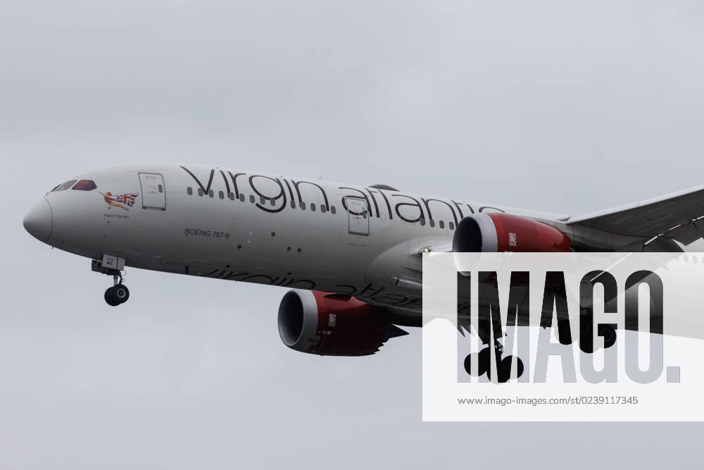 Die Boeing 787-9 Dreamliner (B789) der Fluglinie Virgin Atlantic (VS VIR) mit der Registrierung G-VOWS (MSN: 37974) startet vom Flughafen London Heathrow Airport (EGLL LHR). London Greater London Vereinigtes Königreich