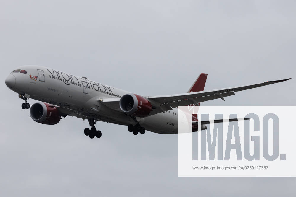 Die Boeing 787-9 Dreamliner (B789) der Fluglinie Virgin Atlantic (VS VIR) mit der Registrierung G-VOWS (MSN: 37974) startet vom Flughafen London Heathrow Airport (EGLL LHR). London Greater London Vereinigtes Königreich