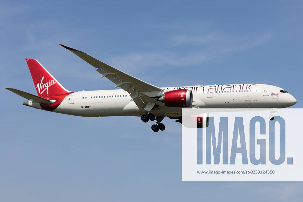 Die Boeing 787-9 Dreamliner (B789) der Fluglinie Virgin Atlantic (VS VIR) mit der Registrierung G-VMAP (MSN: 38047) landet am Flughafen London Heathrow Airport (EGLL LHR). London Greater London Vereinigtes Königreich