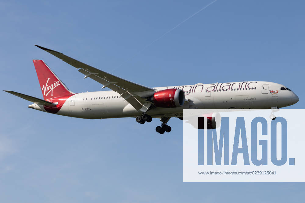 Die Boeing 787-9 Dreamliner (B789) der Fluglinie Virgin Atlantic (VS VIR) mit der Registrierung G-VNYL (MSN: 37981) landet am Flughafen London Heathrow Airport (EGLL LHR). London Greater London Vereinigtes Königreich