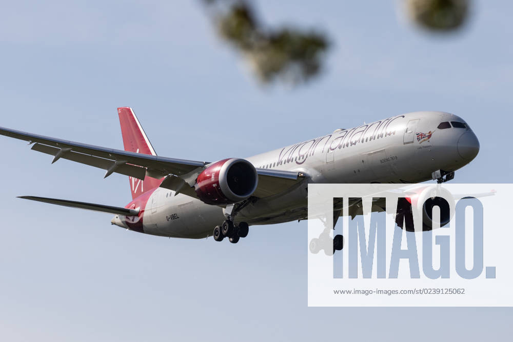 Die Boeing 787-9 Dreamliner (B789) der Fluglinie Virgin Atlantic (VS VIR) mit der Registrierung G-VBEL (MSN: 37980) landet am Flughafen London Heathrow Airport (EGLL LHR). London Greater London Vereinigtes Königreich