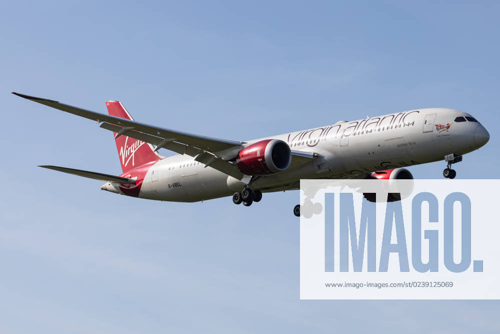 Die Boeing 787-9 Dreamliner (B789) der Fluglinie Virgin Atlantic (VS VIR) mit der Registrierung G-VBEL (MSN: 37980) landet am Flughafen London Heathrow Airport (EGLL LHR). London Greater London Vereinigtes Königreich