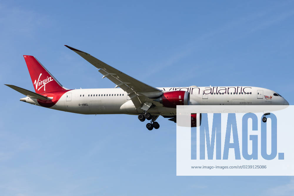 Die Boeing 787-9 Dreamliner (B789) der Fluglinie Virgin Atlantic (VS VIR) mit der Registrierung G-VBEL (MSN: 37980) landet am Flughafen London Heathrow Airport (EGLL LHR). London Greater London Vereinigtes Königreich