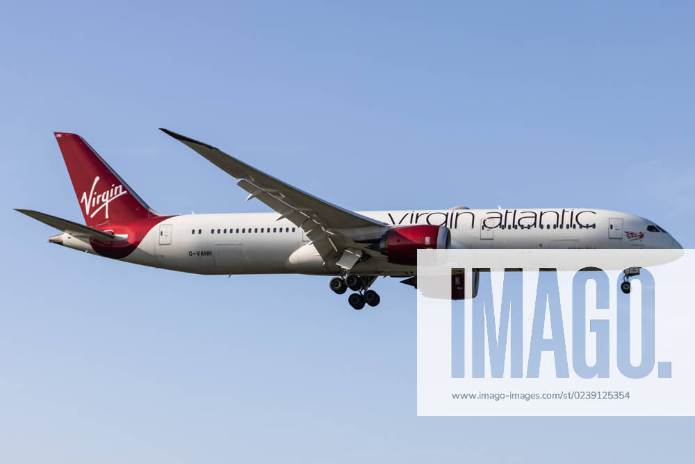 Die Boeing 787-9 Dreamliner (B789) der Fluglinie Virgin Atlantic (VS VIR) mit der Registrierung G-VAHH (MSN: 37967) landet am Flughafen London Heathrow Airport (EGLL LHR). London Greater London Vereinigtes Königreich