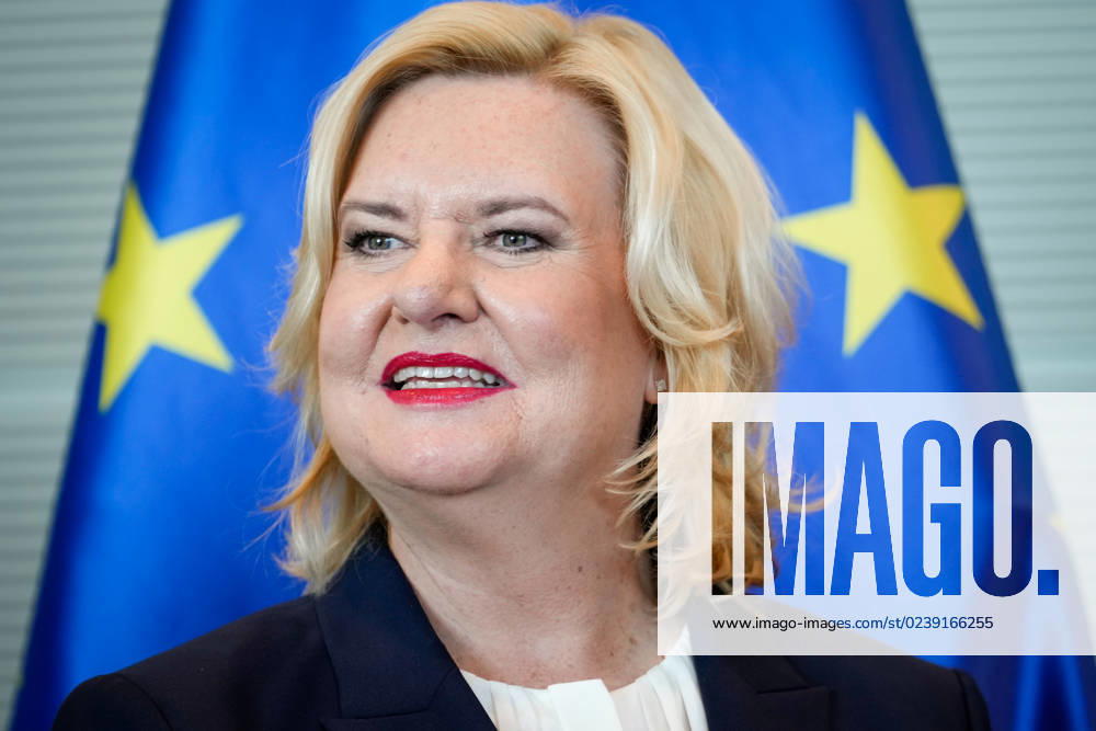 Uebergabe des Jahresberichtes 2022 der Wehrbeauftragen im Deutschen Bundestag Aktuell,14.03.2023, Berlin, Eva Hoegl, Wehrbeauftragte bei der Uebergabe des Jahresberichtes 2022 der Wehrbeauftragen an die Bundestagspraesidentin Baerbel Bas im Deutschen Bundestag Berlin Berlin Deutschland