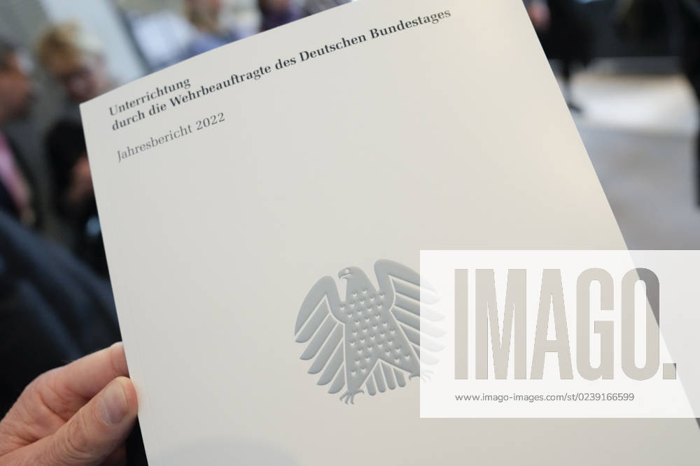 Uebergabe des Jahresbericht 2022 der Wehrbeauftragten an Bundestagspraesidentin Bas Aktuell,14.03.2023, Berlin, Foto des akjtuellen Jahresberichtes 2022 der Wehrbeauftragten im Deutschen Bundestag Berlin Berlin Deutschland