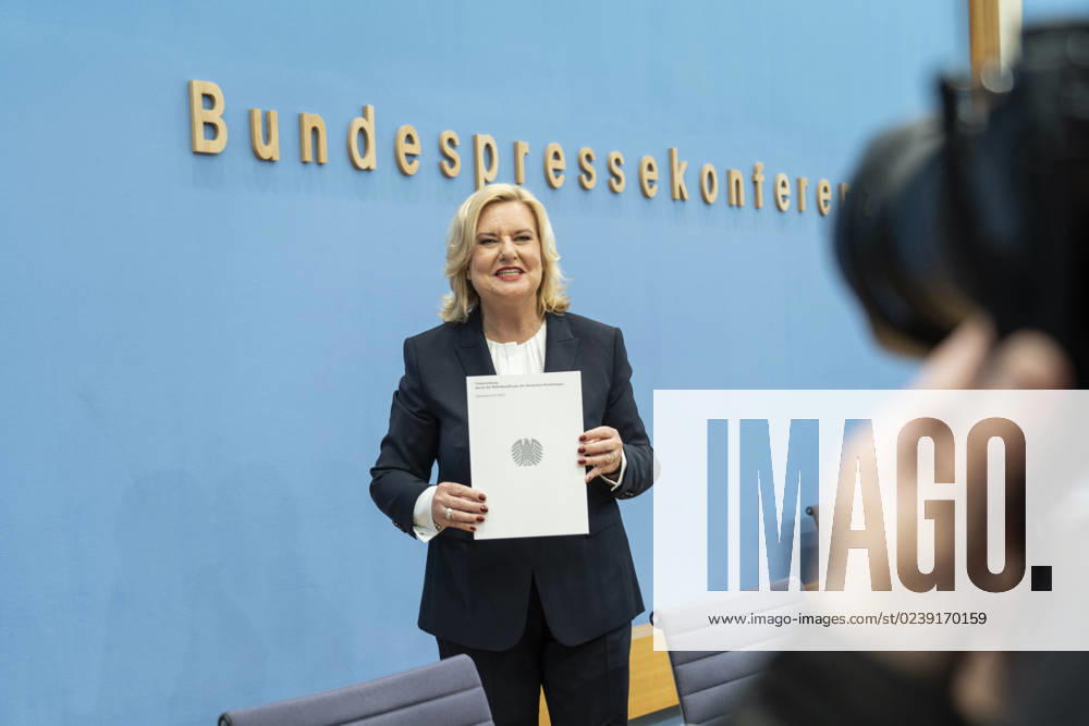 Bundespressekonferenz in Berlin - Vorstellung Jahresbericht 2022 der Wehrbeauftragten des Deutschen Bundestags Eva Högl ;Bundespressekonferenz in Berlin - Vorstellung Jahresbericht 2022 der Wehrbeauftragten des Deutschen Bundestags Eva Högl , Berlin Berlin Deutschland Haus der Bundespressekonferenz