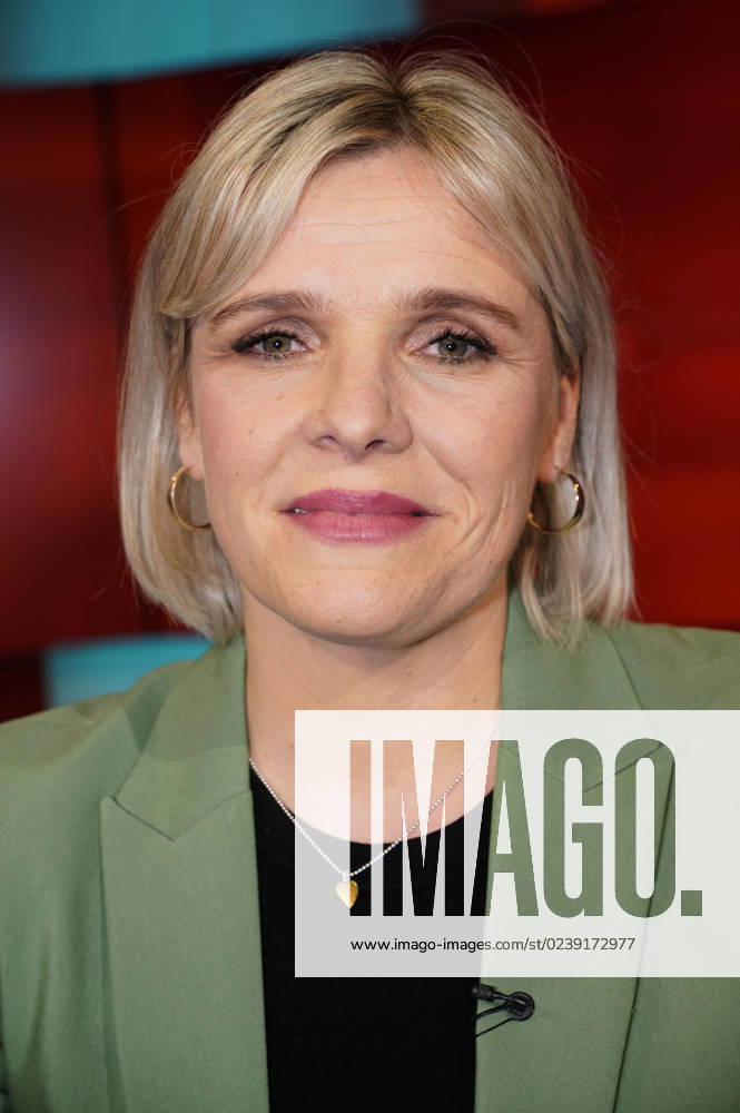 Jessica Hansen in der ARD-Talkshow hart aber fair im Studio Adlershof. Berlin