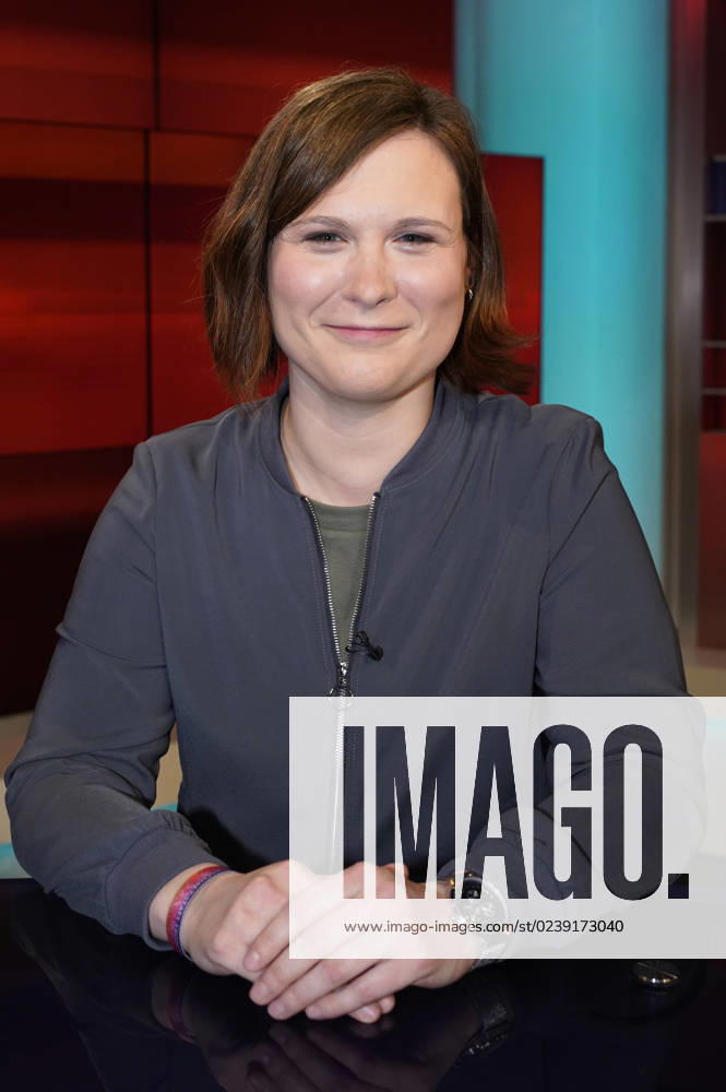 Karen Malsy in der ARD-Talkshow hart aber fair im Studio Adlershof. Berlin
