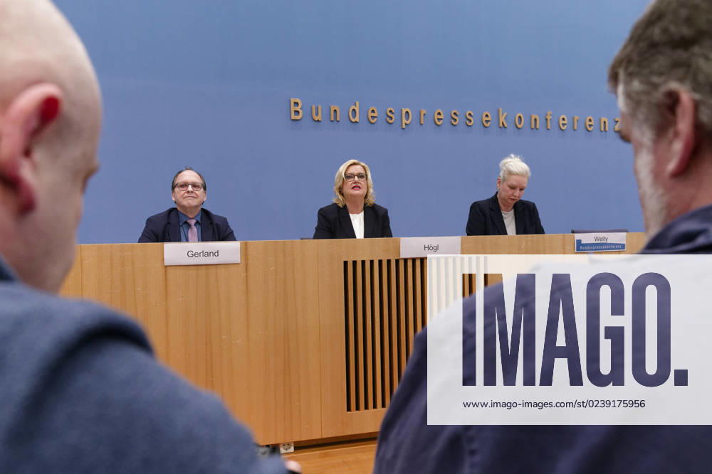 Högl stellt Wehrbericht 2022 vor 2023-03-13, Deutschland, Berlin - Bundespressekonferenz: Eva Högl (SPD), Wehrbeauftragte des Deutschen Bundestags, stellt den Wehrbericht 2022 vor. Neben ihr Hans-Ulrich Gerland, Leitender Beamter.