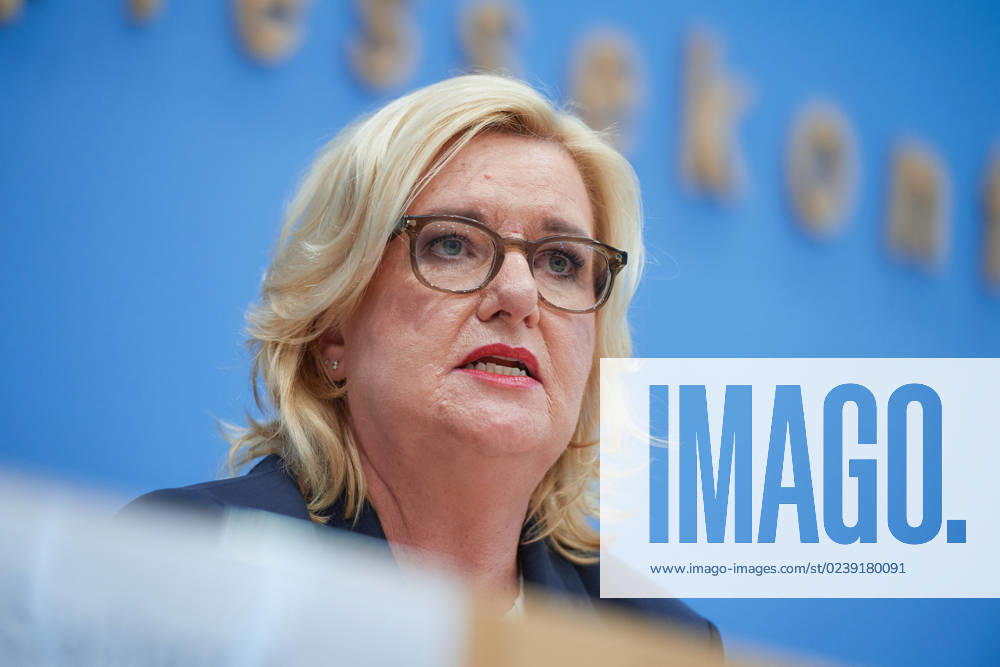 Wehrbeauftragte des Bundestages, Eva Hoegl (Högl, SPD), stellte am 14.03.2023 ihren Jahresbericht 2022 in Berlin vor. Die Wehrbeauftragte ist nach Artikel 45b des Grundgesetzes als Hilfsorgan des Bundestages bei der parlamentarischen Kontrolle der Streitkraefte taetig. Sie ist dabei weder Mitglied des Bundestags noch Beamtin. Die Wahrung der Grundrechte der Soldatinnen und Soldaten gehoert ebenfalls zu den Aufgaben. Einmal im Jahr legt sie dem Bundestag einen umfassenden Bericht vor. (Siehe epd-Meldung vom 14.03.2023)