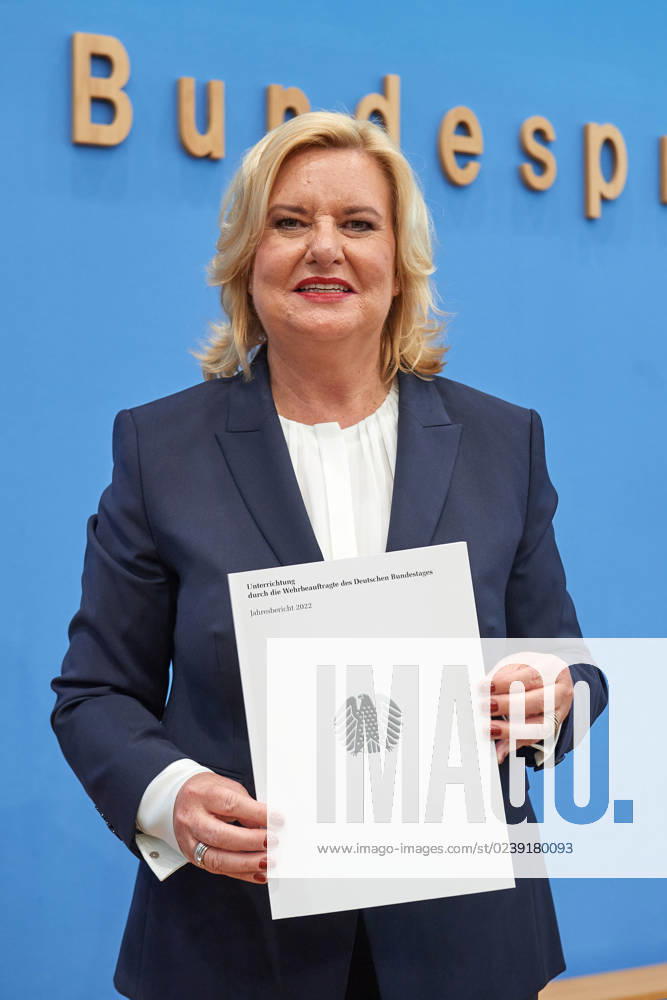 Wehrbeauftragte des Bundestages, Eva Hoegl (Högl, SPD), stellte am 14.03.2023 ihren Jahresbericht 2022 in Berlin vor. Die Wehrbeauftragte ist nach Artikel 45b des Grundgesetzes als Hilfsorgan des Bundestages bei der parlamentarischen Kontrolle der Streitkraefte taetig. Sie ist dabei weder Mitglied des Bundestags noch Beamtin. Die Wahrung der Grundrechte der Soldatinnen und Soldaten gehoert ebenfalls zu den Aufgaben. Einmal im Jahr legt sie dem Bundestag einen umfassenden Bericht vor. (Siehe epd-Meldung vom 14.03.2023)